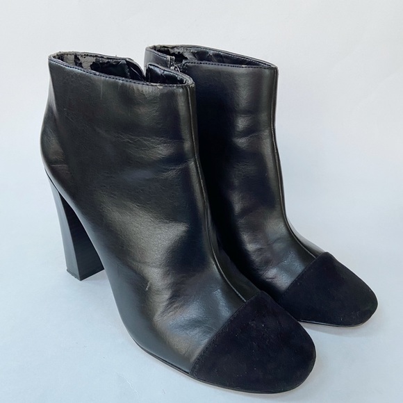Ann Taylor Loft Black Ankle Booties Faux Leather/Suede Toe Side Zip Size 9.5M - Picture 3 of 14
